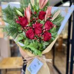 Lilium, Rosas e Hypericum - Floreria Encactus Vina del Mar