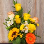 Alegría Floral en Base de Madera Rústica