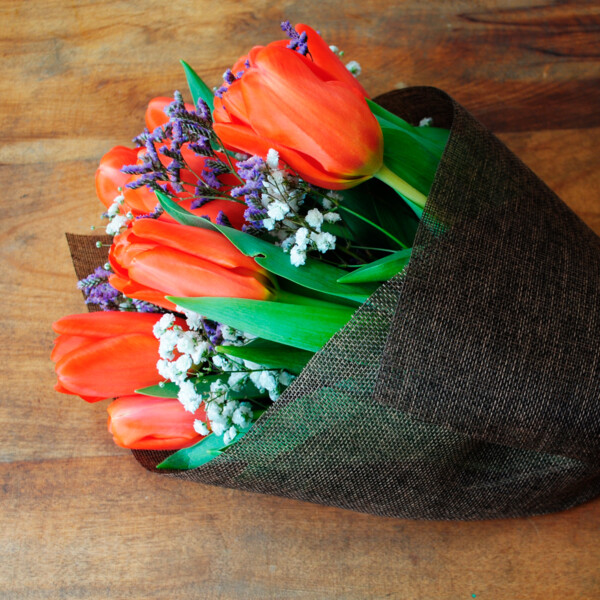 Ramo 10 Tulipanes Perfectos (Elige Color)