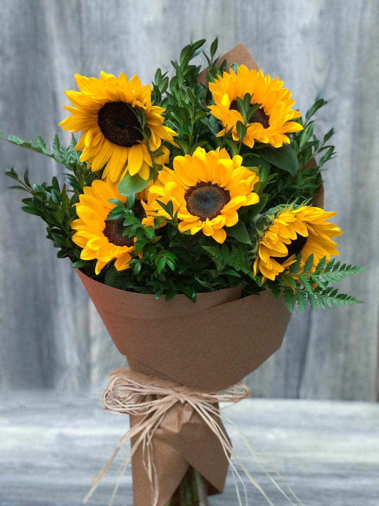 Arreglo 5 Girasoles en verde | Encactus Floral