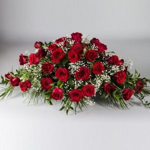 Arreglo Floral Condolencias Rosas Ecuatorianas Cubre Urna - Floreria Encactus Vina del Mar