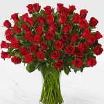 50 Rosas Ecuatorianas de Florero de Vidrio (Elige color)
