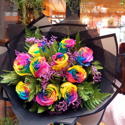 10 Rosas Arcoiris en Negro
