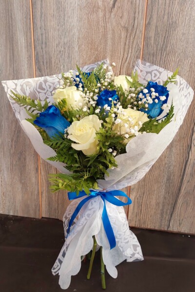 Ramo Rosas Blancas y Azul - Floreria Encactus Vina del Mar