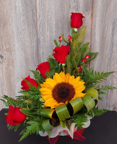 Rosas y Girasol en base