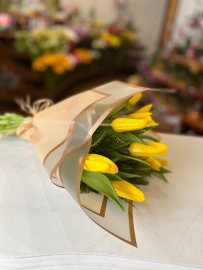 RAMO TULIPANES AMARILLOS 10 VARAS FLORES AMARILLAS