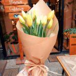 RAMO TULIPANES AMARILLOS 10 VARAS FLORES AMARILLAS PAPEL KRAFT