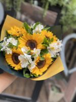 5 girasoles y astromelias