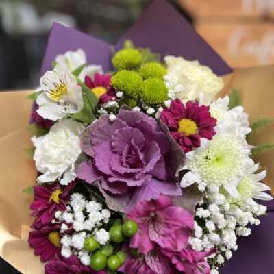 🌿 «Ramo Botánico» Con flores de col ornamental – Edición de temporada