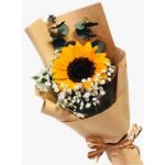 Bouquet Sol: un girasol envuelto en kraft con eucalipto y paniculata — Encactus Viña del Mar